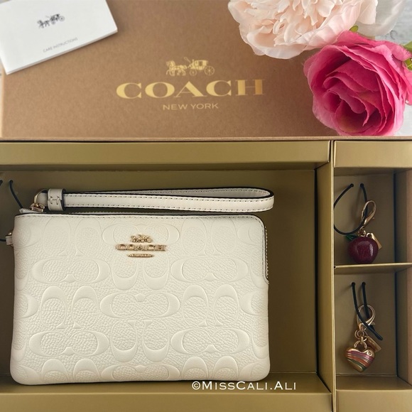 NWT COACH Boxed Corner Zip Wristlet Bag In Signature Leather with Charms Set - Picture 1 of 15